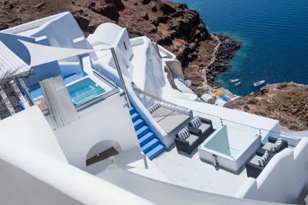 Hyperion Oia Suites Отели рядом с достопримечательностью «Sigalas Winery»