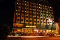 Royal Asia Hotel Hotel dekat Dermaga Speed Boat (Bawah Jembatan Ampera)