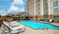 Hampton Inn & Suites N. Ft. Worth-Alliance Airport - parkir