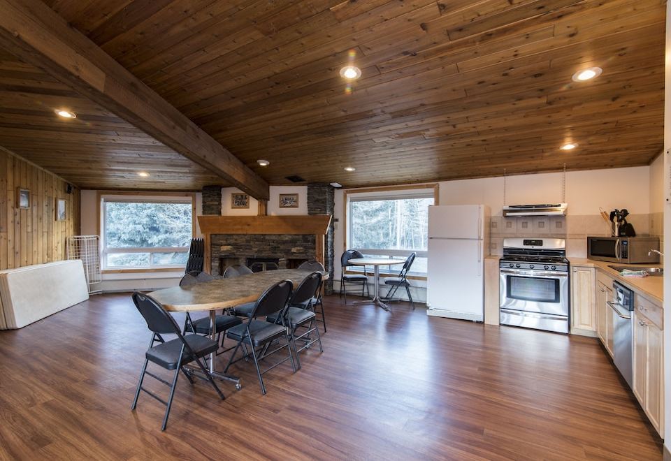 캔모어 주변 명소