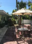 An Island Getaway at Palm Tree Villas Отели рядом с достопримечательностью «Парк Манати Бич»