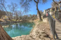 Luxury Riverfront Condo 1 Blk to Schlitterbahn!