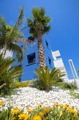 Sundeck Hotel