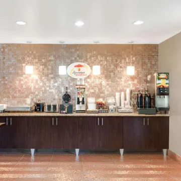 Super 8 by Wyndham Cotulla TX