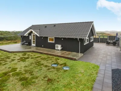 "Christan" - 1.2km from the Sea