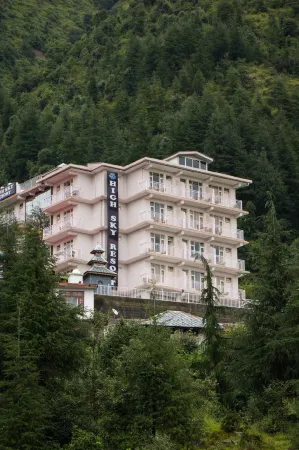 High Sky Resort - Best Luxury Hotel in Dharamkot Отели рядом с достопримечательностью «Dharamsala War Memorial»