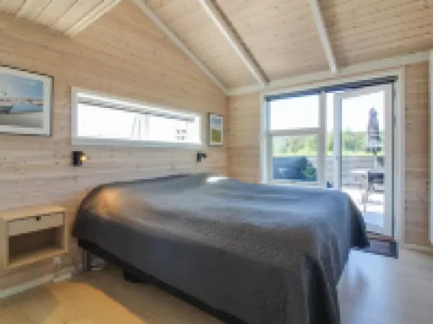 "Ariadne" - 900m from the Sea