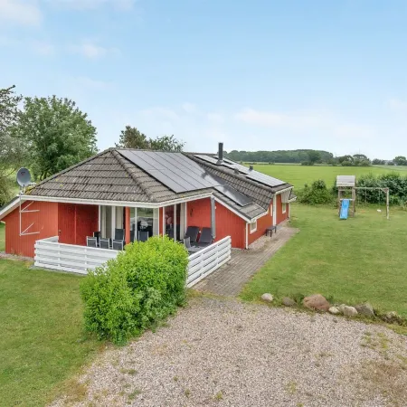 "Emly" - 1.1km from the Sea