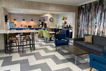 Wingate by Wyndham Uniontown Отели рядом с достопримечательностью «Грэйт Кросс оф Крайст»