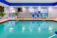 La Quinta Inn & Suites by Wyndham Springfield IL - Pool