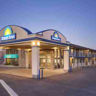 Days Inn by Wyndham Lethbridge Hotel Exterior