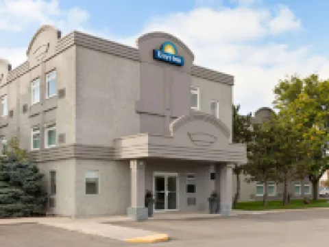 Days Inn by Wyndham Toronto West Mississauga Hotels near Kariya Park