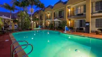 Best Western Palm Garden Inn - parking
