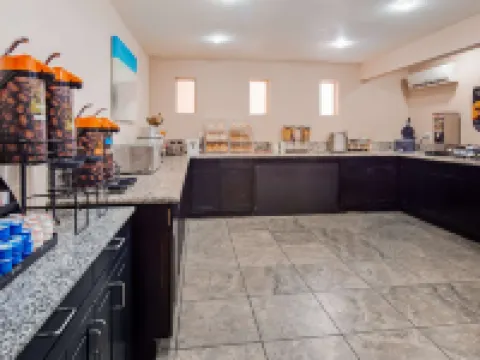 Best Western Desert Oasis Hotels in La Paz County