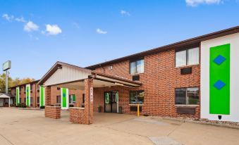 Ramada by Wyndham Cedar Rapids South