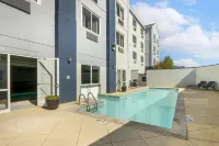 Best Western Plus Nashville Airport Hotel - Rooftop Pools