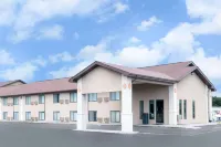 Super 8 by Wyndham Huron Hotels in Huron