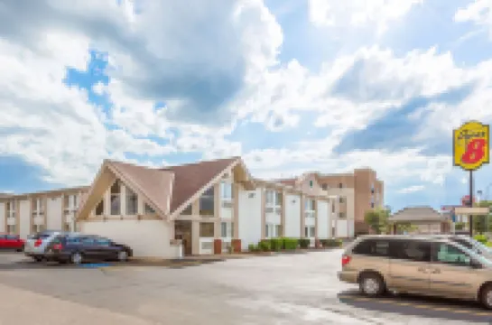 Super 8 by Wyndham Wichita Airport Hotel a 