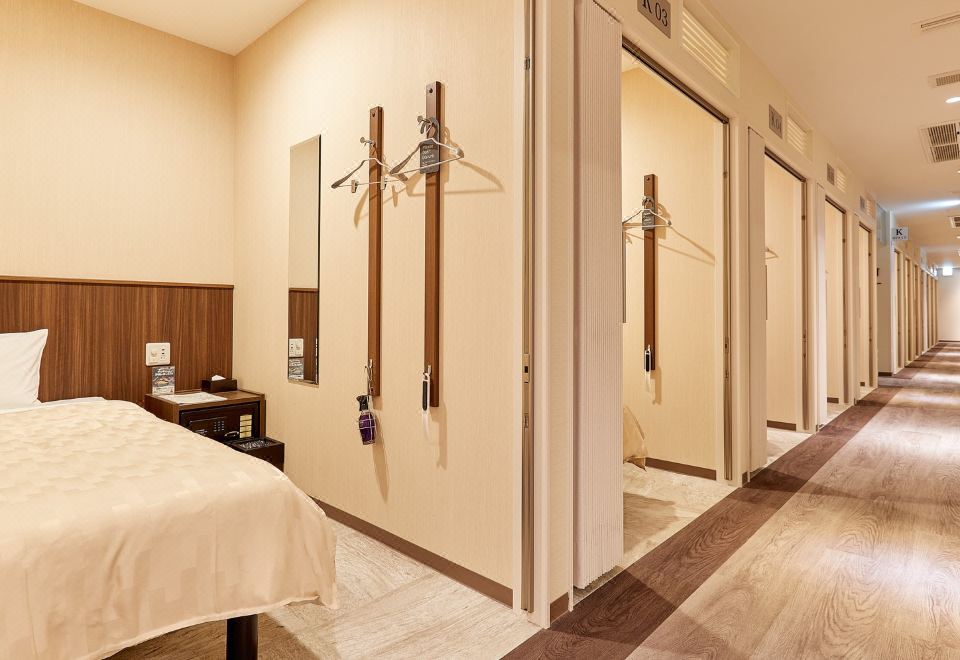 깔끔하고 모던한 호텔 로비