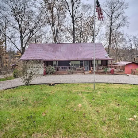 Kentucky Group Getaway w/ Dock + Lake Access
