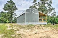 Broken Bow Cabin on 15 Acres w/ Stocked Fish Pond! - アパートメント
