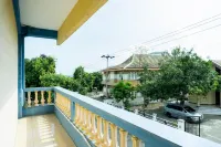 RedDoorz Near H. Hasan Aroeboesman Airport Hotels in Ende