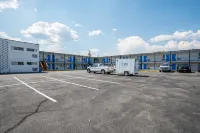 Holiday Lodge - parking