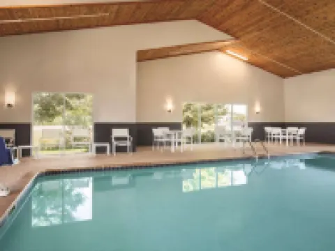 Country Inn & Suites by Radisson, Buffalo, MN Hotels in Wright County