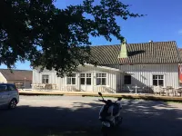 Hensbacka Herrgård AB Hotels near Bohusläns museum