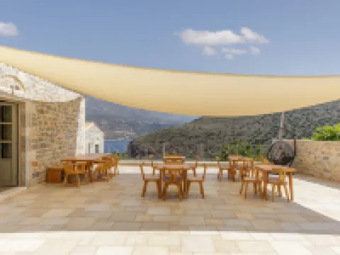 Trapela Limeni Luxury Suites Hotels in Itilo