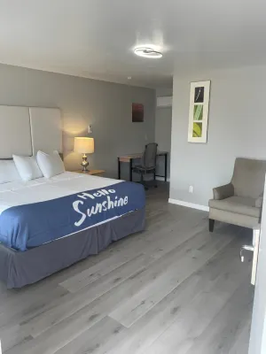 Sunglow Motel - Motels