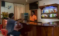 Riverside Hotel - bar
