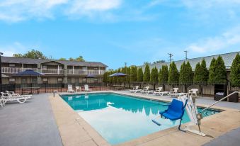 Quality Inn & Suites Big Rapids Near University