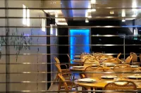 Maniatis Hotel - พร้อมอาหารเช้า