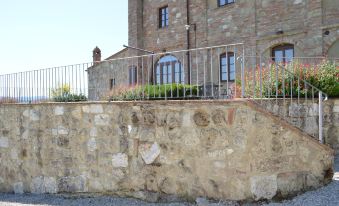 Apartment with Private Garden in Tuscany