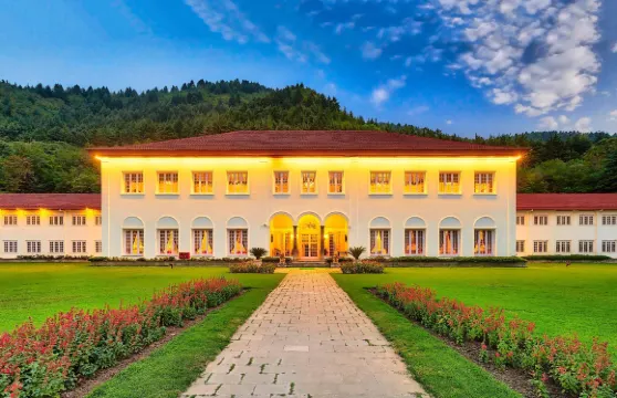 拉利特大皇宮斯里納格酒店