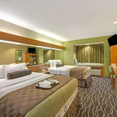 Super 8 by Wyndham San Antonio Downtown NE Отели рядом с достопримечательностью «AT&T Центр»