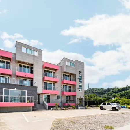 Samcheok Sea Star Pension (Yonghwa Beach)