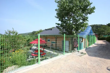 Jangseong Chungnyeongsan Pyeonbaek House Pension Отели в г. Чансон