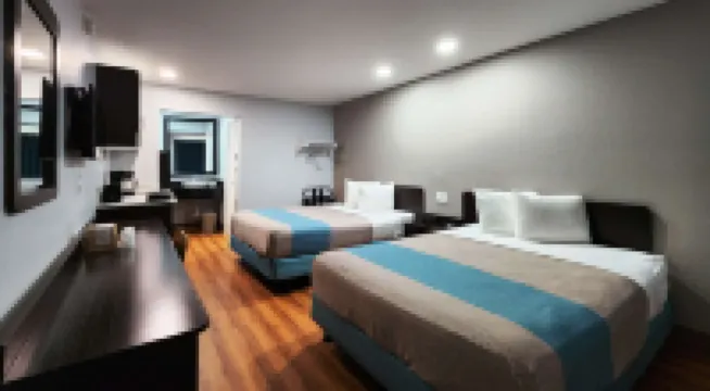 Studio 6 Webster, TX  Houston - NASA Lake