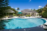 "Lonetrees" - Large Luxury Private Villa w/ Pool by One Caribbean Estates - Homestays