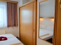 Elfriede Hotels in See