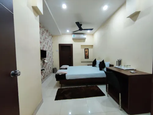 Mansi Service Apartment