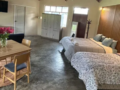 Room in Bungalow - Loft Del Fundo Del Abuelo Hotels in 
