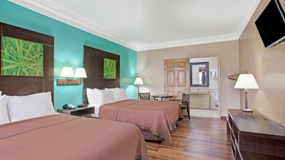Super 8 by Wyndham Galveston