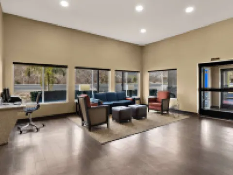 紅杉國王峽谷舒適套房酒店 圖萊里縣酒店