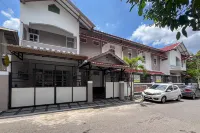 RedDoorz Syariah @ Jl. Candi Kalasan Hotels in Blimbing