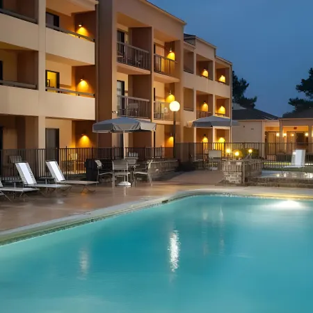 Courtyard by Marriott Savannah Midtown