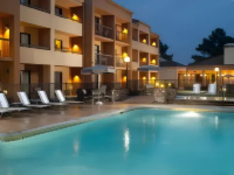 Courtyard by Marriott Savannah Midtown