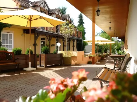 The Originals Boutique, Hôtel Clos Sainte Marie, Nevers Отели в г. Невер